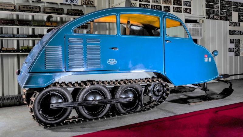 Дерево, гусеницы, V8: раритетный минивэн Bombardier B7 выставлен на продажу