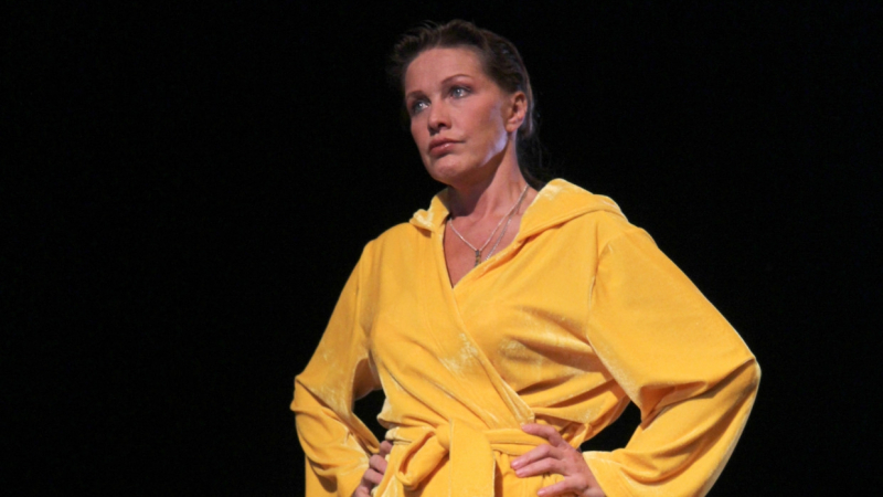 Елена Проклова содержит никогда не работавшую 26-летнюю дочь