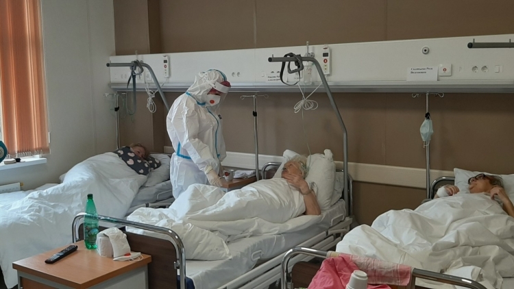 Еще 8731 человек заболел коронавирусом в России 