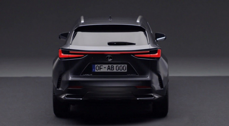 Lexus NX нового поколения попался шпионам: ещё в камуфляже, но дизайн давно раскрыт