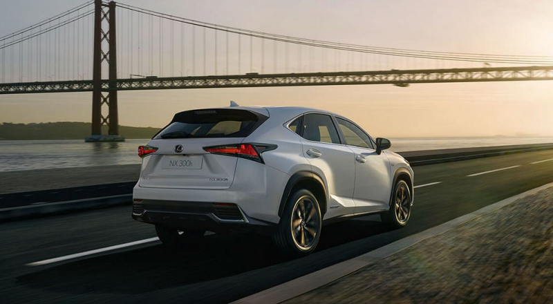 Lexus NX нового поколения попался шпионам: ещё в камуфляже, но дизайн давно раскрыт