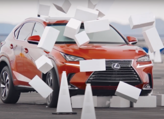 Lexus продемонстрировал опасность переписки в смартфоне во время движения