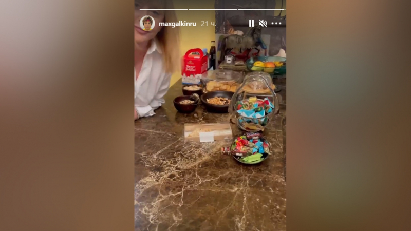 Максим Галкин показал Аллу Пугачеву без макияжа за скромным семейным ужином