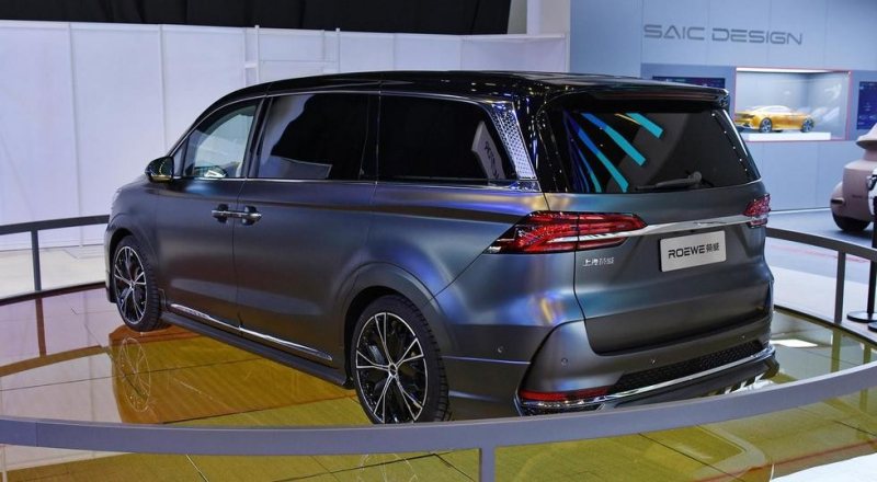 Roewe решила потягаться с Lexus и Buick: минивэн iMax8 стал четырехместным и обрёл телевизор