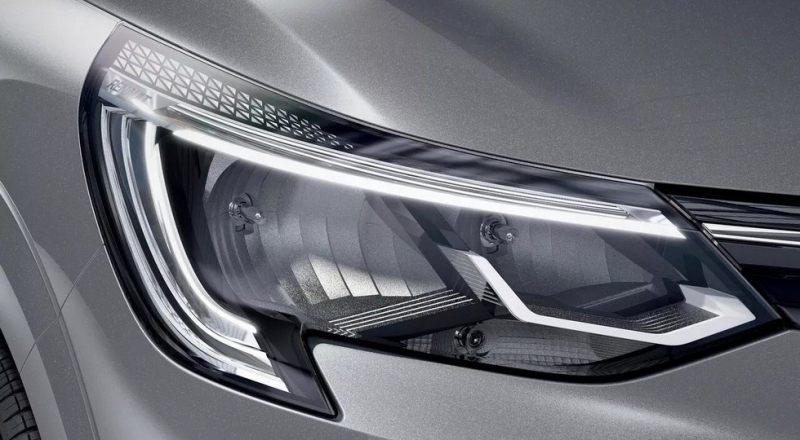 Сменивший имя новый Renault Logan: первые фото салона и подробности