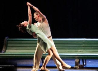 Театр изнутри: актеры спектакля «Скамейка» рассказали об уникальной постановке