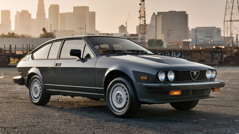 Alfa Romeo GTV6 Марио Андретти выставлена на продажу: скромный пробег и почти без коррозии