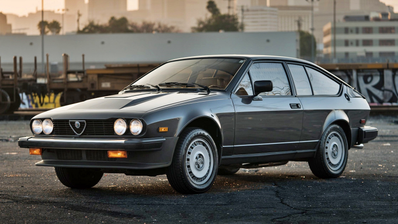Alfa Romeo GTV6 Марио Андретти выставлена на продажу: скромный пробег и почти без коррозии