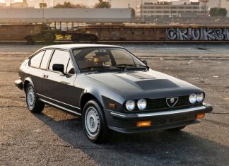 Alfa Romeo GTV6 Марио Андретти выставлена на продажу: скромный пробег и почти без коррозии