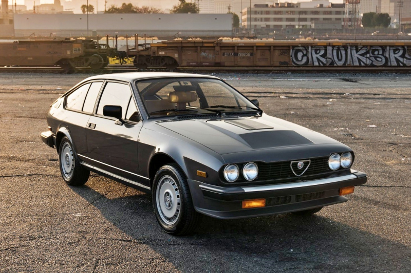Alfa Romeo GTV6 Марио Андретти выставлена на продажу: скромный пробег и почти без коррозии