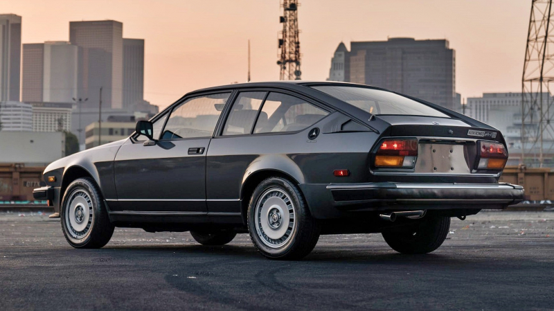 Alfa Romeo GTV6 Марио Андретти выставлена на продажу: скромный пробег и почти без коррозии