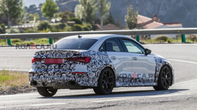 Audi завершает разработку нового поколения RS3: седан проехался на камеру