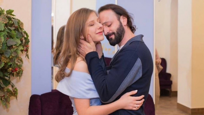 Авербух &laquo;отчитал&raquo; беременную Арзамасову за неправильное оформление снимка в соцсети