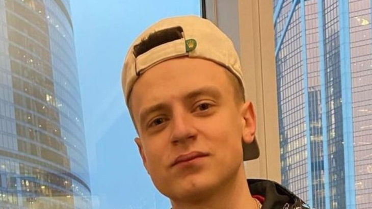 Блогер Mellstroy назвал унизительной сумму компенсации за избиение модели