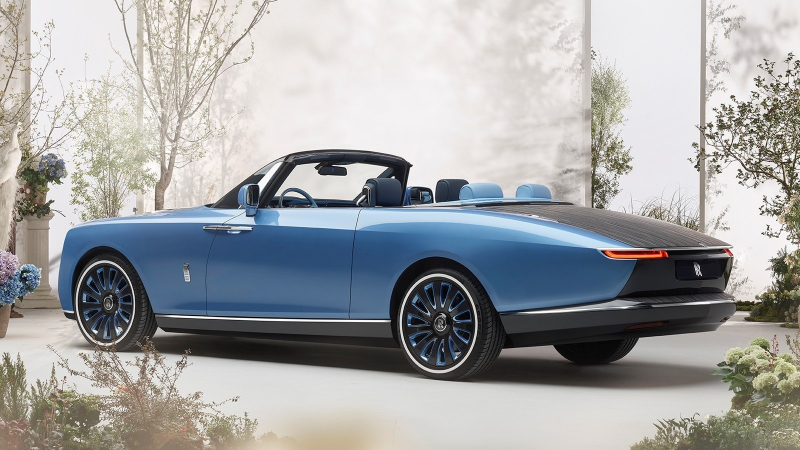 Бросить якорь и откупорить бутылки: Rolls-Royce представил уникальный кабриолет Boat Tail