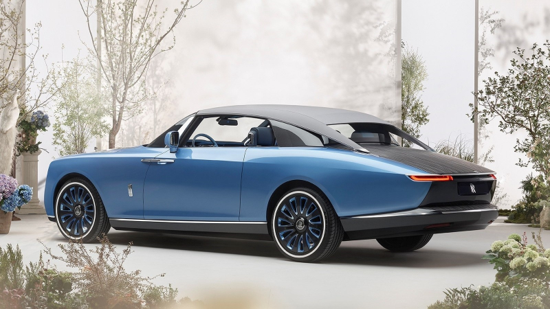 Бросить якорь и откупорить бутылки: Rolls-Royce представил уникальный кабриолет Boat Tail