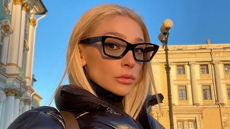 Даня Милохин помогал Насте Ивлеевой выбрать свадебное платье