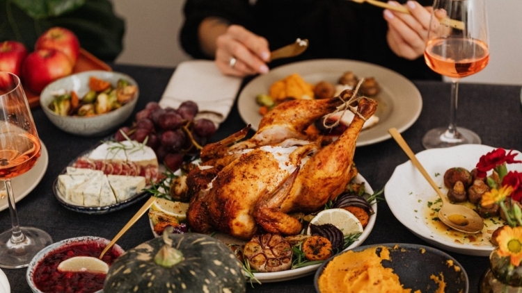 Диетолог рассказала, как сбалансировать питание после майского застолья 