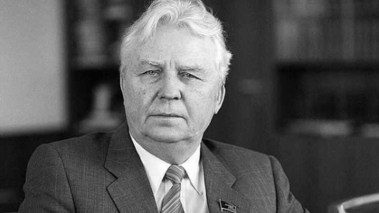 Экс-секретарь ЦК КПСС Егор Лигачев скончался в реанимации в Москве