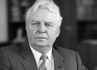 Экс-секретарь ЦК КПСС Егор Лигачев скончался в реанимации в Москве