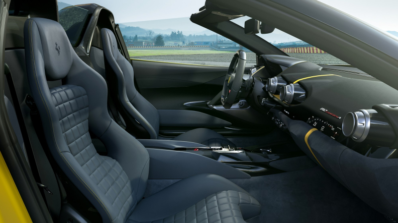 Ferrari 812 Competizione: изощрённая аэродинамика, сниженный вес и перерождённый V12