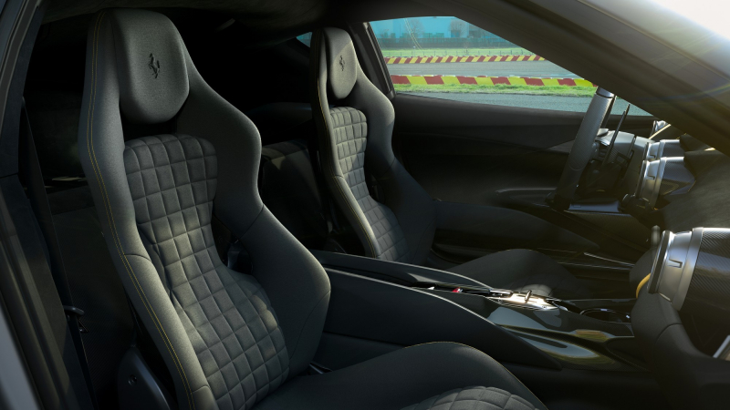 Ferrari 812 Competizione: изощрённая аэродинамика, сниженный вес и перерождённый V12