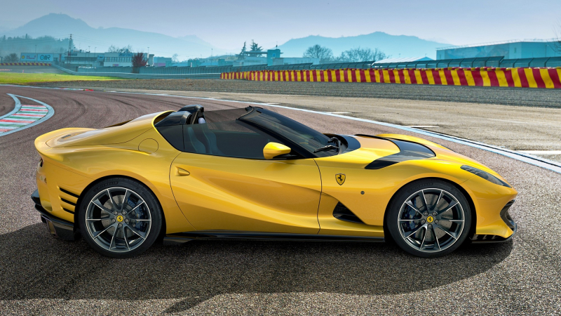 Ferrari 812 Competizione: изощрённая аэродинамика, сниженный вес и перерождённый V12