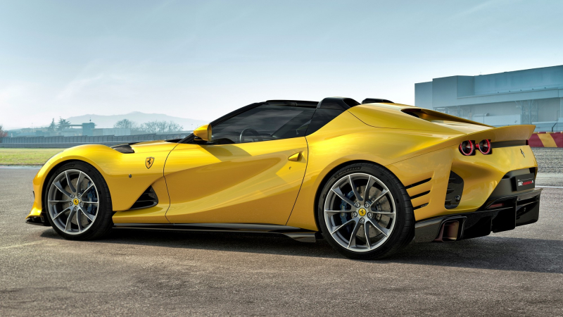 Ferrari 812 Competizione: изощрённая аэродинамика, сниженный вес и перерождённый V12