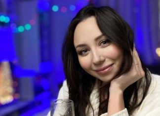 Фигуристка Туктамышева в бикини показала ягодицы с отпечатками ладоней