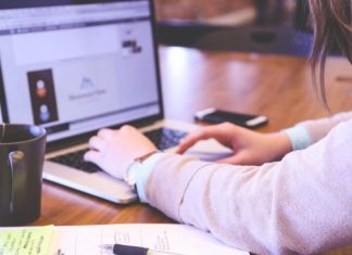 Глава Роскомнадзора призвал оградить россиян от опасного контента в Сети