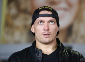 «История спасения»: Усик на рыбалке прыгнул в воду за телефоном (видео)