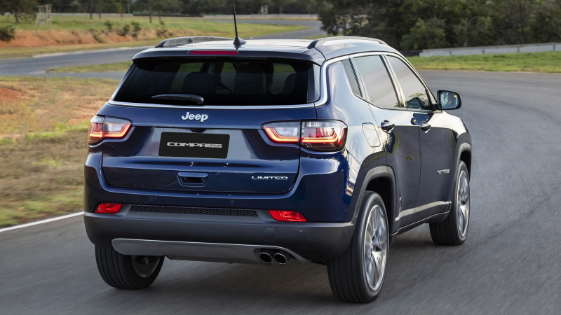 Компактный семиместный кроссовер Jeep: новые изображения