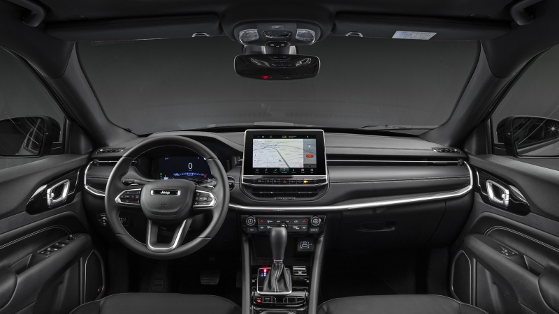 Компактный семиместный кроссовер Jeep: новые изображения