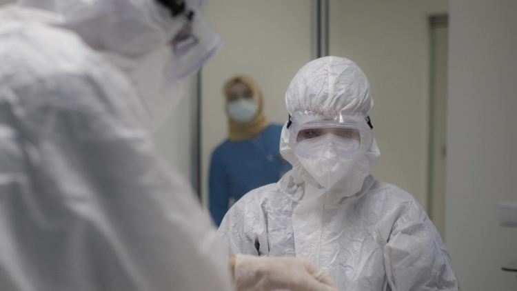 Коронавирус выявили у 8419 человек в РФ за сутки