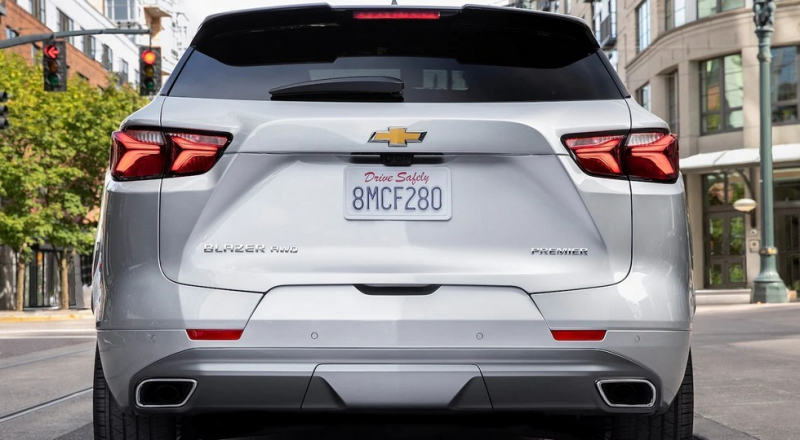 Кроссовер Chevrolet Blazer лишится базового мотора, зато заиграет новыми красками