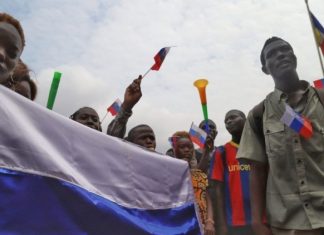 Массовая акция центральноафриканской диаспоры в поддержку РФ прошла во Франции