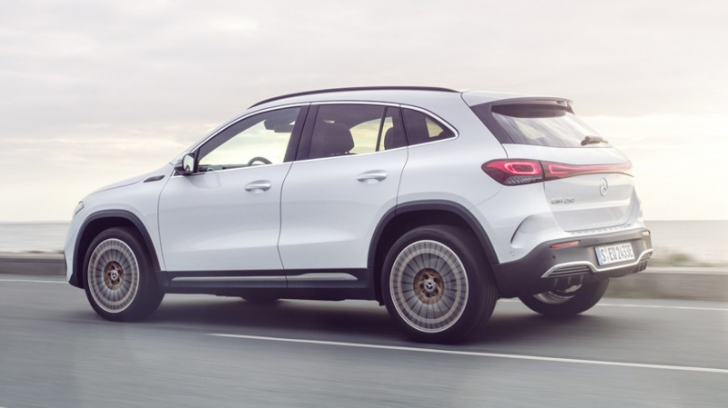 Mercedes-Benz расширил линейку EQA: теперь есть версии с полным приводом