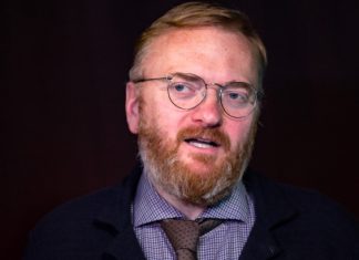 Милонов призвал регулярно проверять владельцев оружия на алкоголизм