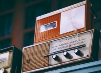 Небо и земля: чем отличается работа на радио и телевидении