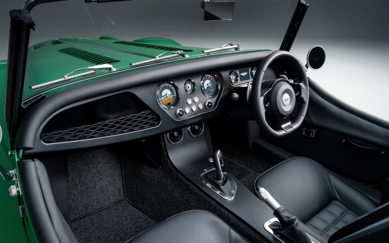 Обновлённые Morgan Plus Four и Plus Six: больше комфорта и неистовый рёв мотора