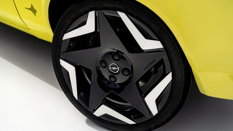 Opel Manta GSe ElektroMOD: заводской рестомод с большими надеждами на будущее