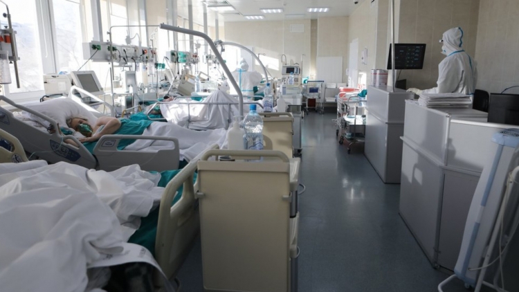 Оперштаб сообщил о 7975 новых случаях коронавируса в России