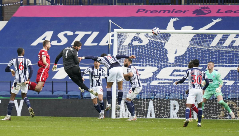 Подарил надежду: вратарь Ливерпуля забил архиважный гол в АПЛ (видео)