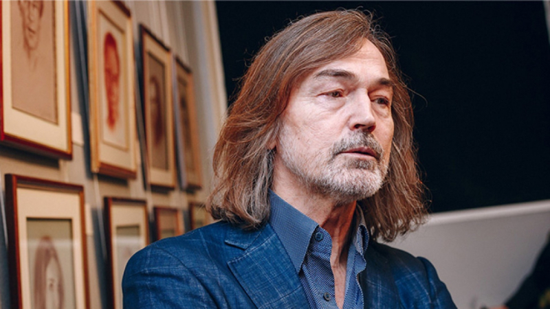 Помощник Никаса Сафронова прокомментировал скандал с братом художника