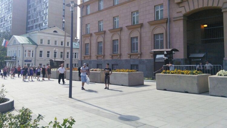 Посольство США сообщило о возможной приостановке ограничений на наем россиян 