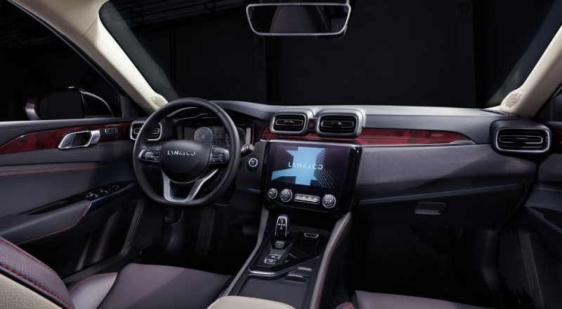 Превратившийся из SUV в хот-хэтч Lynk & Co 02 готовится к старту продаж: 6,2 секунды до сотни