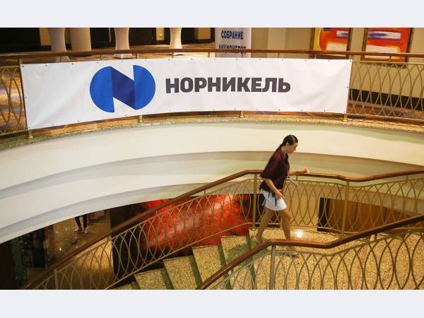 Росприроднадзор требует взыскать с "Норникеля" 12,5 млн рублей за слив сточных вод в тундру