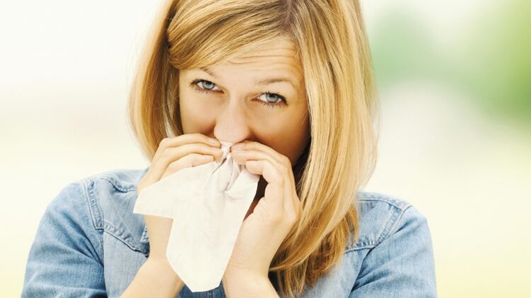 Россиянам назвали основные различия весенней аллергии от COVID-19