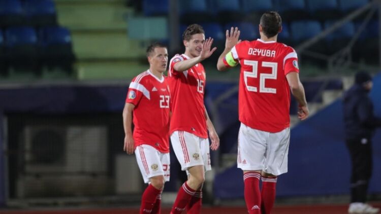 Сборная России поблагодарила ветеранов за подвиги и героизм в День Победы 