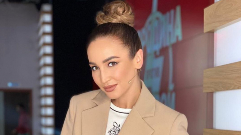 &laquo;Считаю это нормально&raquo;: Бузова честно призналась в использовании фотошопа